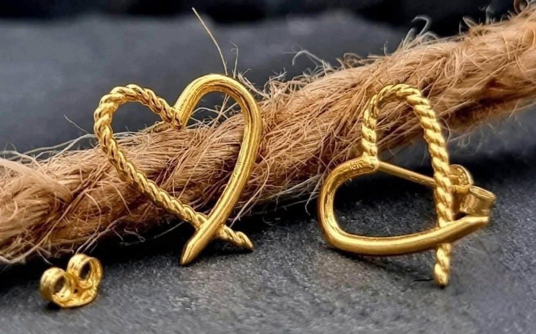 18K Saudi Gold Open Heart Earrings (Category: Necklaces) located in Caloocan City. Submitted by cheskhaionlinestore2.0 (Listing ID 1464986203, Image 2). Description: 18K Pure Saudi Gold Open Heart Earrings ₱3200 only 📌 🍒 Pawnable/ Nasasangla💯 🍒 Brandnew 💯 🍒 Ship via JNT/ LBC 🍒 Lalamove for same day delivery 🍒 We accept COD COP with downpayment to avoid cancellation of orders ⚡ How to Order? Please feel free to message us directly 🙏🏻 Che