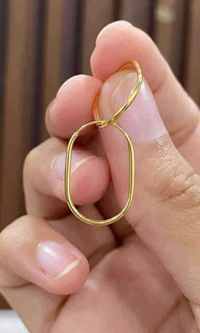 18K Saudi Gold Oval Loop Earrings (Category: Earrings) located in Caloocan City. Submitted by cheskhaionlinestore2.0 (Listing ID 1465045646, Image 1). Description: 18K Pure Saudi Gold Oval Earrings ₱4150 only 📌 🍒 Pawnable/ Nasasangla💯 🍒 Brandnew 💯 🍒 Ship via JNT/ LBC 🍒 Lalamove for same day delivery 🍒 We accept COD COP with downpayment to avoid cancellation of orders ⚡ How to Order? Please feel free to message us directly 🙏🏻 Cheskhai On