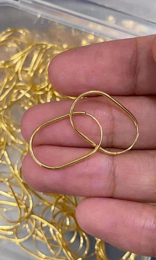 18K Saudi Gold Oval Loop Earrings (Category: Earrings) located in Caloocan City. Submitted by cheskhaionlinestore2.0 (Listing ID 1465045646, Image 3). Description: 18K Pure Saudi Gold Oval Earrings ₱4150 only 📌 🍒 Pawnable/ Nasasangla💯 🍒 Brandnew 💯 🍒 Ship via JNT/ LBC 🍒 Lalamove for same day delivery 🍒 We accept COD COP with downpayment to avoid cancellation of orders ⚡ How to Order? Please feel free to message us directly 🙏🏻 Cheskhai On