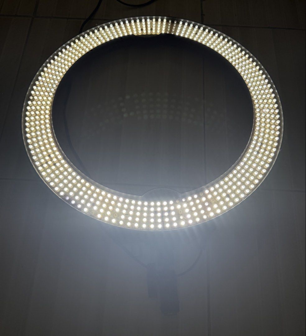19” Ring Light - No Stand (Negotiable) (Category: Lighting & Studio Equipment) located in Carmona. Submitted by saintkjs (Listing ID 1465023425, Image 1). Description: - Round LED ring light for photography and video recording - Powers on and shines bright white light - There is visible rust - No Stand.