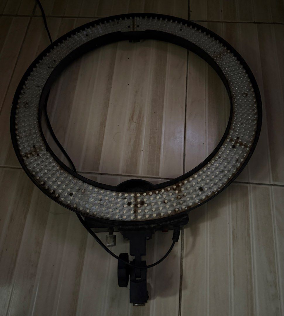 19” Ring Light - No Stand (Negotiable) (Category: Lighting & Studio Equipment) located in Carmona. Submitted by saintkjs (Listing ID 1465023425, Image 2). Description: - Round LED ring light for photography and video recording - Powers on and shines bright white light - There is visible rust - No Stand.
