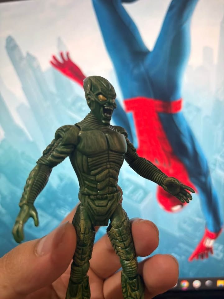 2007 Hasbro Green Goblin (Category: Figurines & Statues) located in Santa Rosa. Submitted by sausageking (Listing ID 1465012943, Image 2). Description: 2007 Hasbro Green Goblin from Raimi Spider-Man trilogy Condition: Incomplete/Loose - wysiwyg Issues: -Faded paint, Scratches -no glider.