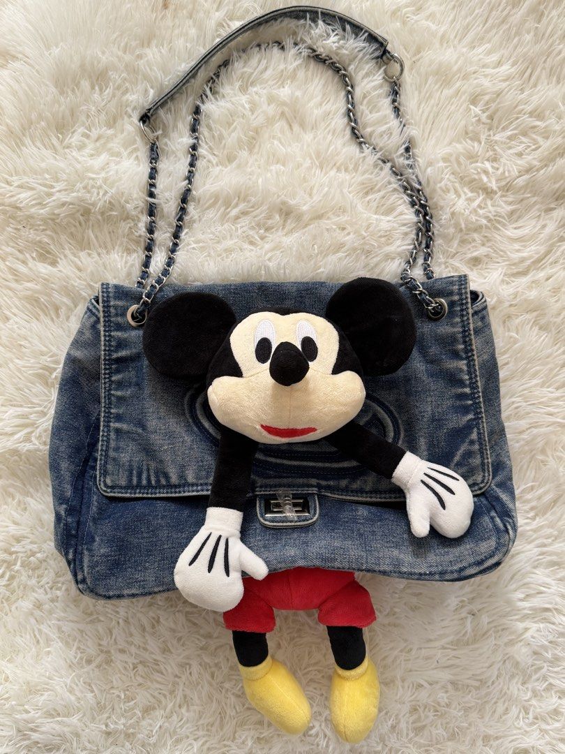 2 way shoulder / sling bag (Category: Shoulder Bags) located in Cabuyao City. Submitted by affordable_love_items (Listing ID 1464974819, Image 1). Description: Cabuyao laguna.
