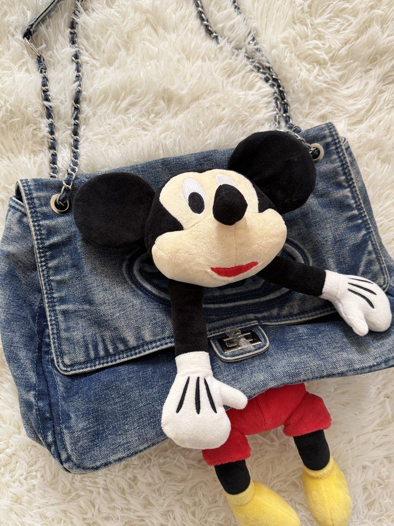 2 way shoulder / sling bag (Category: Shoulder Bags) located in Cabuyao City. Submitted by affordable_love_items (Listing ID 1464974819, Image 3). Description: Cabuyao laguna.