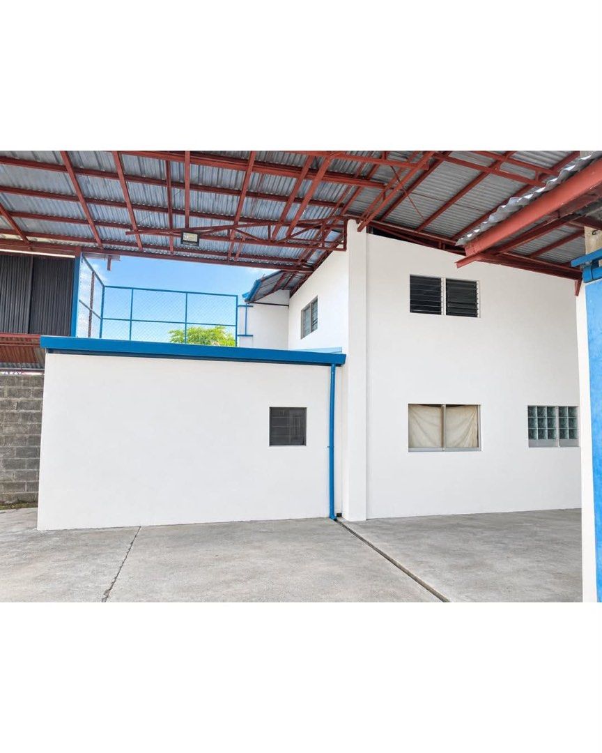 4 Bed 2 Bath House (Category: House & Lot) located in Mabalacat. Submitted by bludhaynes (Listing ID 1465085218, Image 1). Description: 🏡 4-BEDROOM HOUSE FOR RENT Looking for a spacious property for your family or business? This property might be perfect for you! READY FOR MOVE IN ✨ — PROPERTY DETAILS — 🛌 • 4 Bedrooms 🛁 • 2 Bathrooms 🚗 • Car Garage 🛏️ • All rooms with bed frames 🪞 • Semi-furnished 📍 • Bamban, Tarlac — WALKING DISTANCE TO —