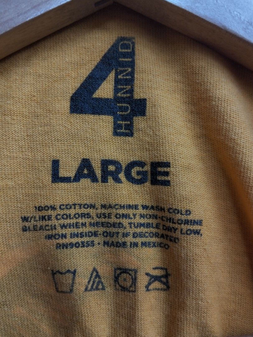 4 Hunnid Yellow Graphic Tee Size Large (Category: Tshirts & Polo Shirts ) located in Sibulan. Submitted by paulbrain (Listing ID 1465051551, Image 3). Description: 📐 22 x 30 Excellent Condition 💯.