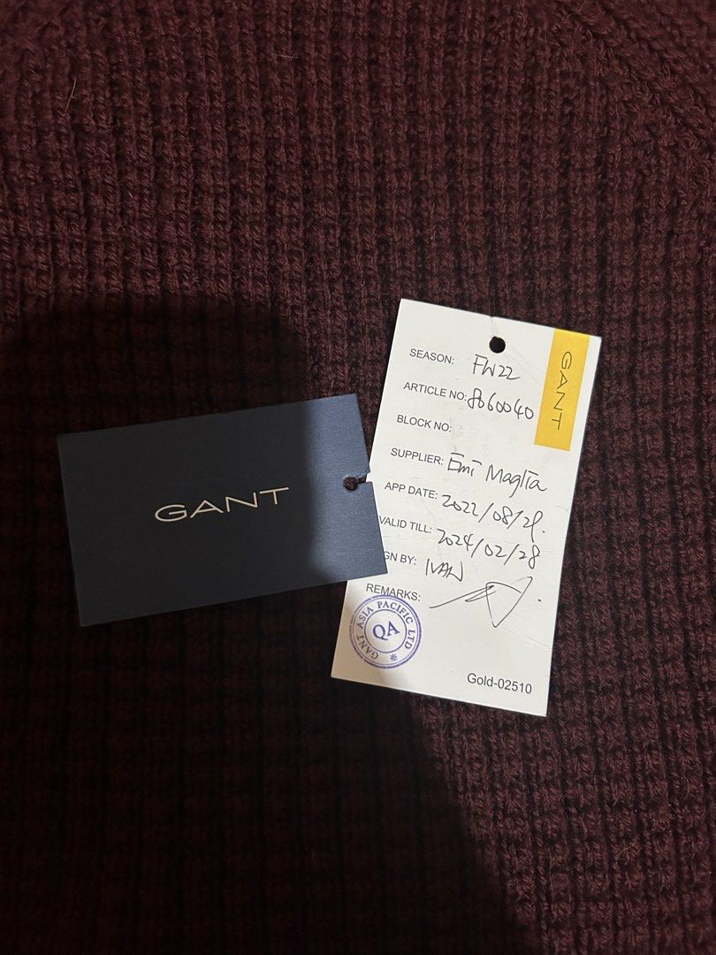 GANT 8060040 TEXTURED ROLL NECK (Category: Coats, Jackets and Outerwear) located in Manila. Submitted by korzy73 (Listing ID 1465102063, Image 3). Description: GANT Turtleneck Knit Sweater Original price: 8,500 Pre-loved / worn once only Excellent condition, no stains or damage Original GANT tags included Size: M Color: Burgundy/Wine Negotiable price.