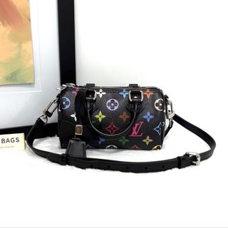 (Category: ) located in . Submitted by hourbags (Listing ID 1464993828, Image 1). Description: .