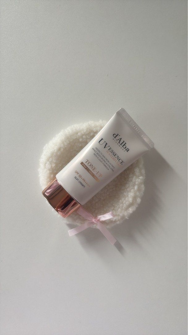 ୨ৎ D’ALBA tone up sun cream (Category: Makeup) located in Bacolod City. Submitted by rcaitln (Listing ID 1464976355, Image 1). Description: 🪽used once, with box 🪽ED: 2028/06/28 🪽flaw: –.