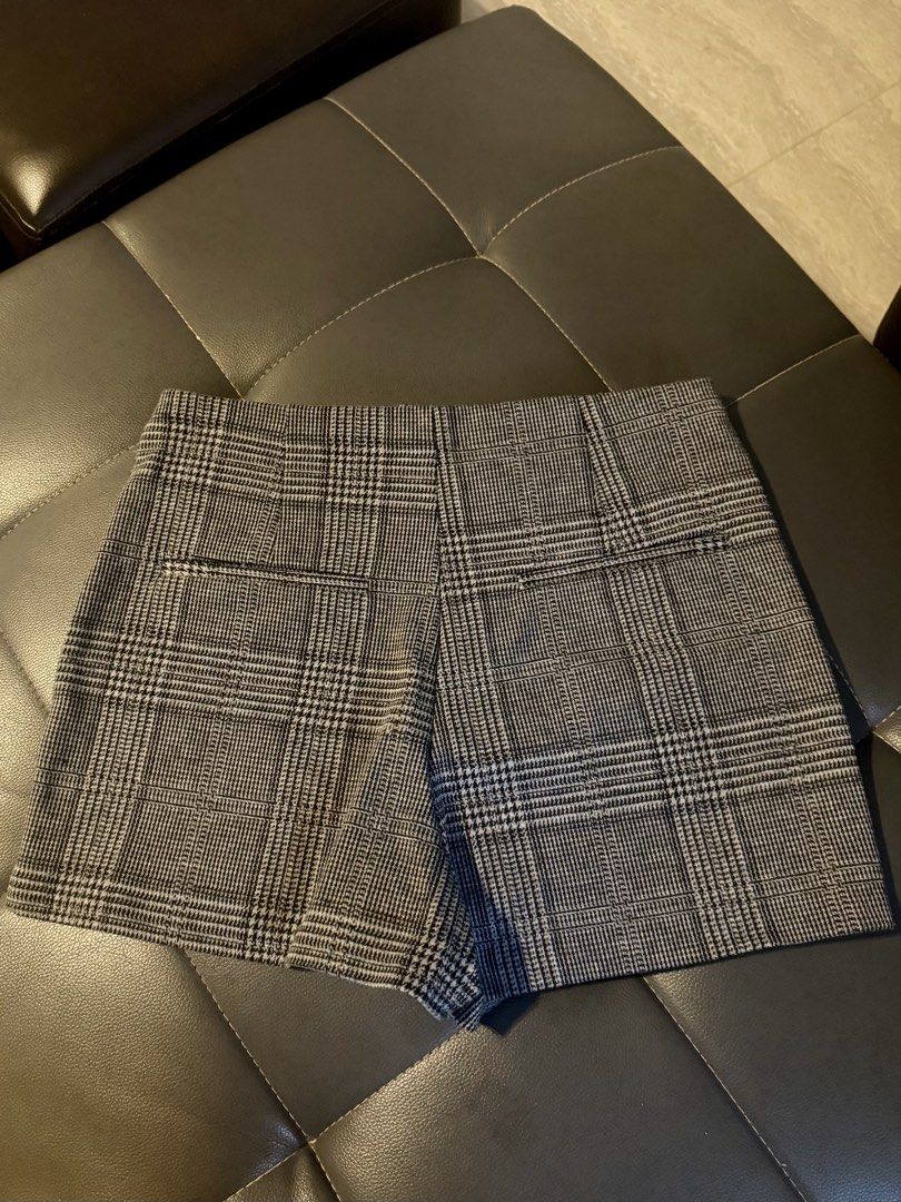 (H & M) Grey Plaid Skirt (Skort) (Category: Skirts) located in Manila. Submitted by maria.iya_ (Listing ID 1465075701, Image 3). Description: can fit xs-s actually i’m medium rn (my waist line is 27-28) still fits me but uncomfy na kaya i had to sell this one na. best paired with black casual/formal tops such a hard let go !.