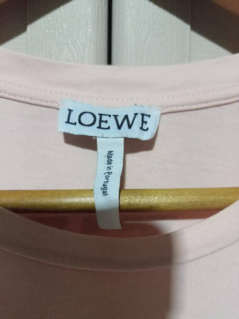 ✅ LOEWE x Dumbo Elephant Tee (Category: Luxury Apparel) located in Palo. Submitted by getupandglow (Listing ID 1465104340, Image 3). Description: ✅ LOEWE x Dumbo Elephant Tee Made in Portugal Size: Large Fit Dimes: 20x26 Issue: None Condition: Excellent Colorate: 9.7/10 Price: 750 only + sf 📍 Location: LEYTE MODE OF PAYMENT 💳 GCash (Payment 1st) | ✈️ J&T 📩 MAKE OFFER nalang if interested..