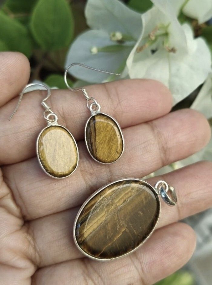💯 Natural TIGER'S EYE pendant & earrings (Category: Precious Stones) located in Kawit. Submitted by authentic_gemstones_byalton (Listing ID 1465005294, Image 2). Description: AVAILABLE ❗ 💯 NATURAL TIGERS EYE -Earrings (30x10 mm) -Pendant (35x20 mm) -Set in 925 silver -100% brand new item #tigerseyejewelry #gemstones #AuthenticGemstonesbyALTON.