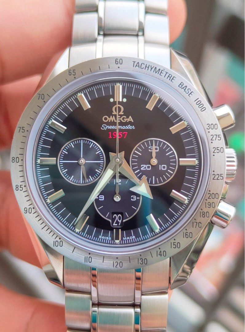 🔥 OMEGA SPEEDMASTER BROAD ARROW 1957‼️ (Category: Men's Watches) located in Manila. Submitted by kristinepenafiel (Listing ID 1465161640, Image 2). Description: 🔥 OMEGA SPEEDMASTER BROAD ARROW 1957‼️ 💰 ₱238,000 ✅ Complete Set ✅Ref. 321.10.42.50.01.001 ✅42mm ✅Black Dial ✅Condition: 9.5/10 A true Speedmaster classic with the iconic Broad Arrow design. ⌚ Visit our Eastwood Showroom for viewing appointment 📩.