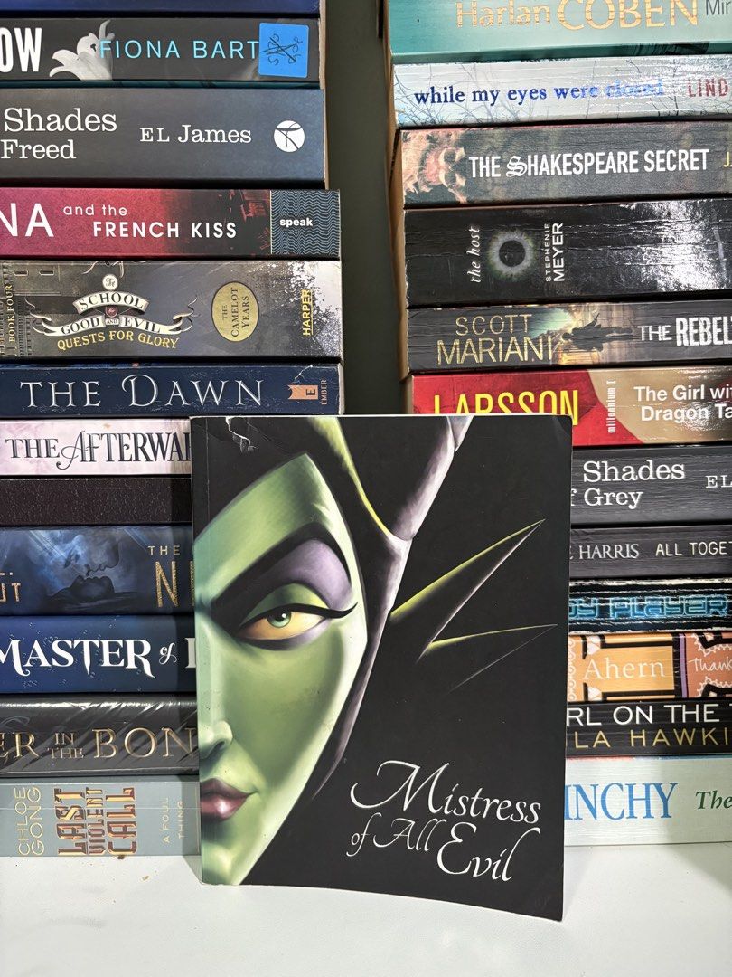 A Disney Twisted Series (Category: Storybooks) located in Pasay City. Submitted by previous.chapters (Listing ID 1464991841, Image 3). Description: Orders can be PAYO or COD Please note price listed is PAYO price, for COD orders there will be an additional fee due to shapi deductions. 📍Location: Pasay City 💵MOP: Gcash | Bank Transfer 🚚MOD: Shapi Check Out | Lalamove 📚Happy Book Shopping!📚.