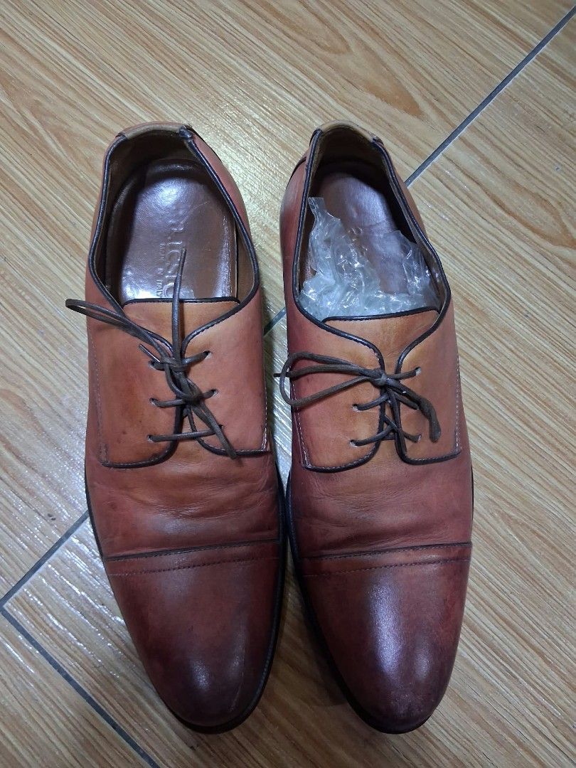 A testonni (Category: Casual Shoes) located in Koronadal. Submitted by glads08089 (Listing ID 1464971358, Image 1). Description: a testonni.