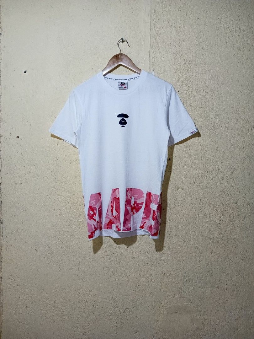 Aape universe (Category: Activewear) located in San Pablo. Submitted by thriftyjd (Listing ID 1465059829, Image 1). Description: Dimes: L26 x W18 Condition/color rate: 9/10 No Issue.