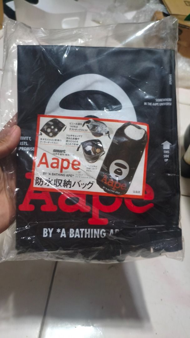 AAPE WATERPROOF STORAGE BAG (Category: Belt bags, Clutches and Pouches) located in Caloocan City. Submitted by lorkan04 (Listing ID 1465049973, Image 2). Description: Authentic No issue Excellent Condition Waterproof 11x19 Dimes.