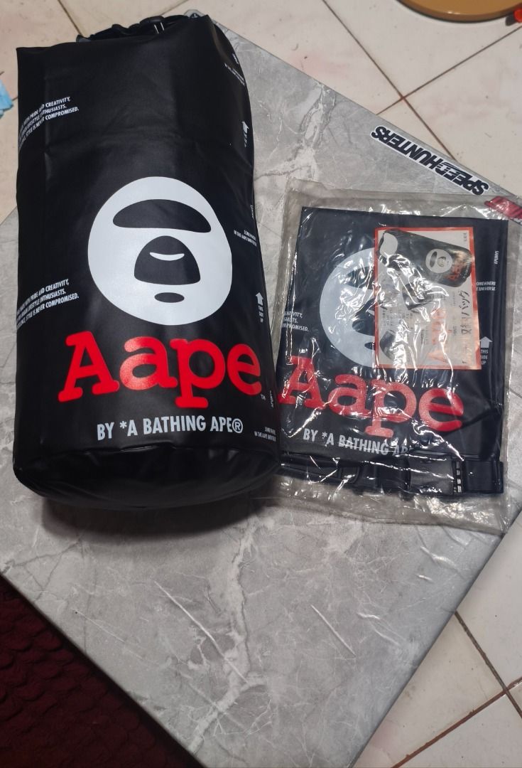 AAPE WATERPROOF STORAGE BAG (Category: Belt bags, Clutches and Pouches) located in Caloocan City. Submitted by lorkan04 (Listing ID 1465049973, Image 1). Description: Authentic No issue Excellent Condition Waterproof 11x19 Dimes.