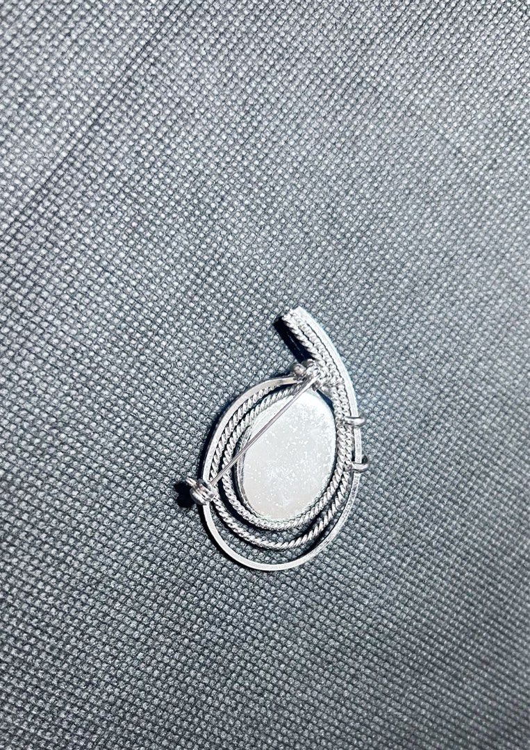 Abalone Shell Inlay Brooch Pin (Category: Brooches) located in Makati City. Submitted by cestparfaitvintagejewelries (Listing ID 1465033543, Image 3). Description: .