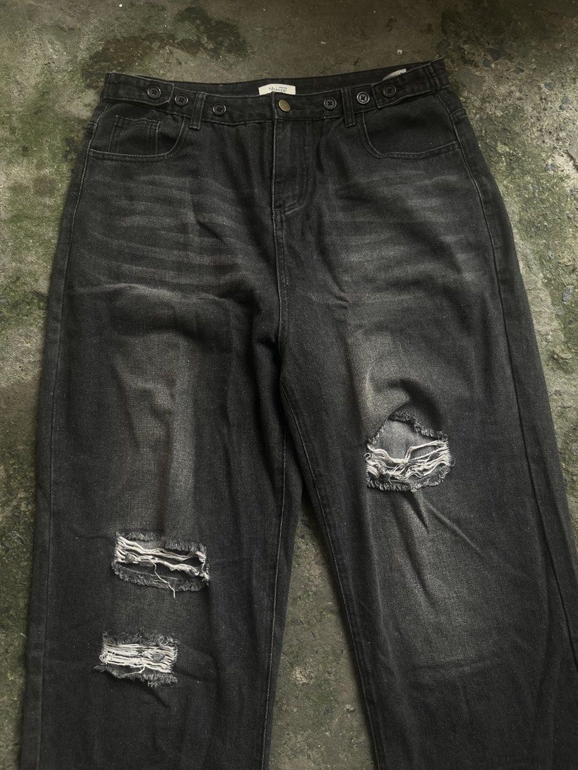 Acid Washed Tattered (Category: Jeans) located in Manila. Submitted by fierceshark.bc3140 (Listing ID 1465048364, Image 2). Description: Levis(off).
