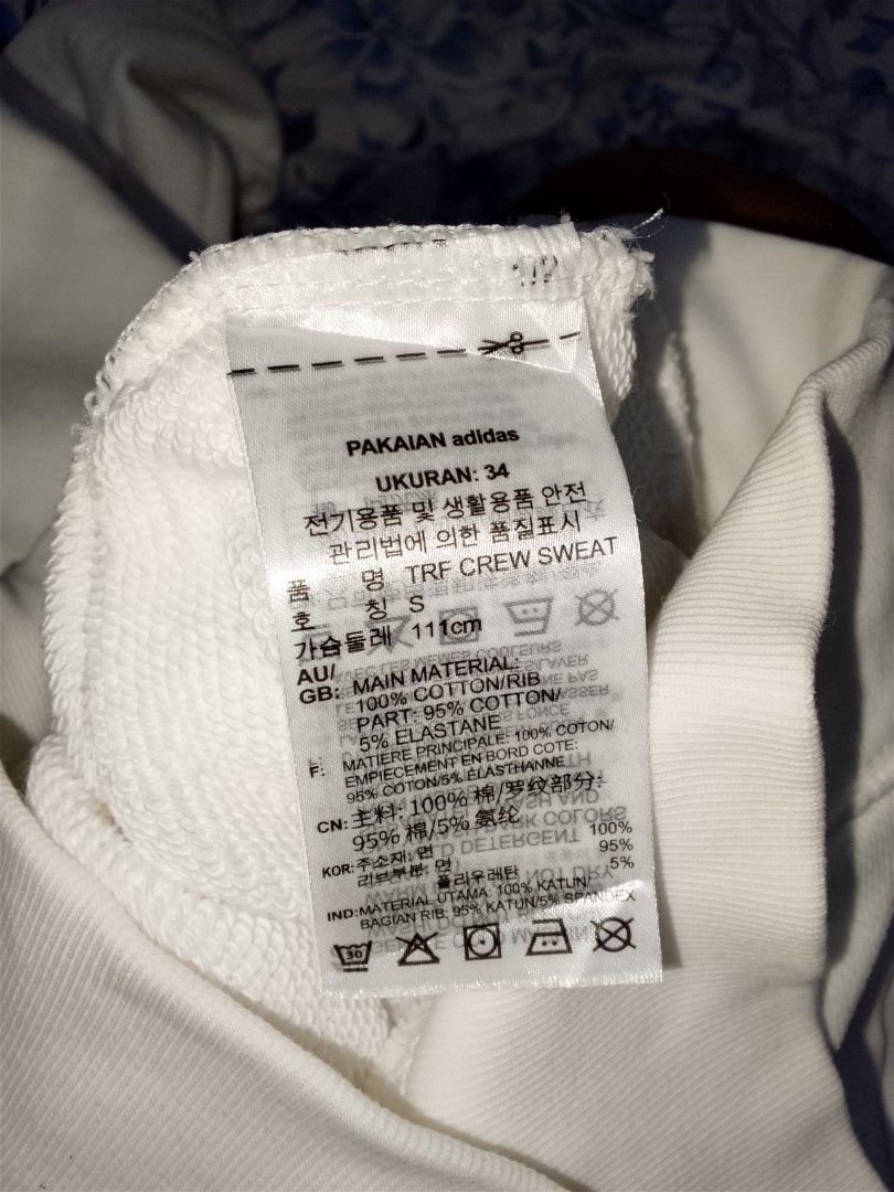 Adidas Sweater (Category: Hoodies) located in Dasmarinas. Submitted by alexander24 (Listing ID 1465111916, Image 3). Description: Adidas Sweater Size: Medium Dimes: W20 x L28 Condition: excellent Color rate: 9.8/10 Issue: Need wash.