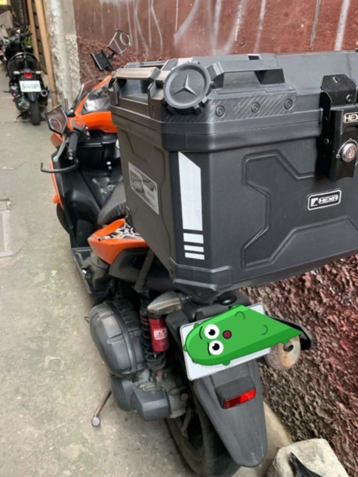 Aerox V1 2018-2019 (Category: Motorbikes for Sale) located in Taguig. Submitted by madisam (Listing ID 1465085583, Image 3). Description: Complete Original Documents LTO whiteplate Registered New CVT cleaning /change oil Location: Tuktukan Taguig City.