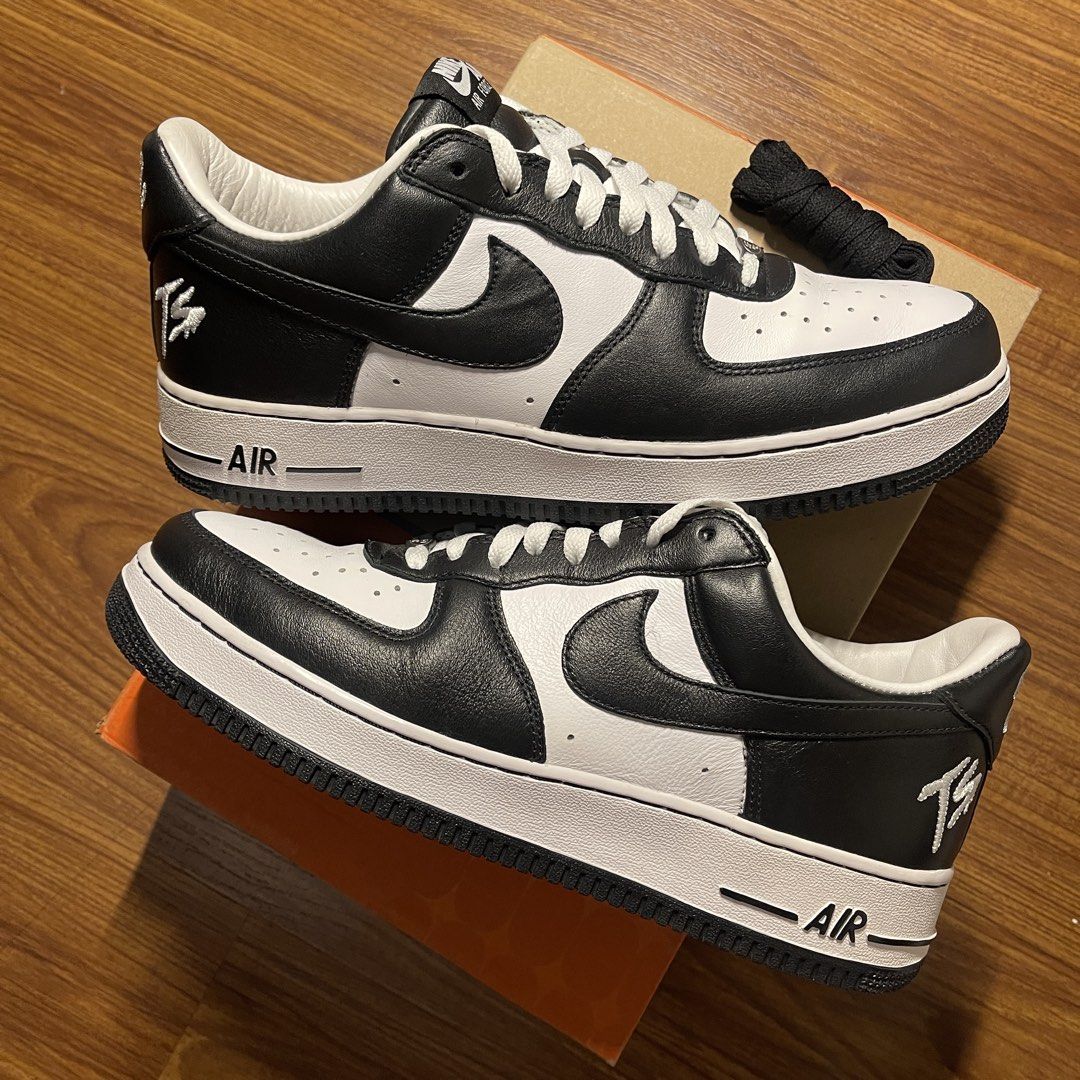AF1 Low QS 'Terror Squad' (Category: Sneakers) located in Pasig City. Submitted by crewkicks.ph (Listing ID 1465141843, Image 2). Description: AF1 Low QS 'Terror Squad' Size 10 US M Worn a few times. Complete OG ₱ 2,998 ONLY! Follow us on IG @crewkicksph for a discount! ORTOGAS CENTER.