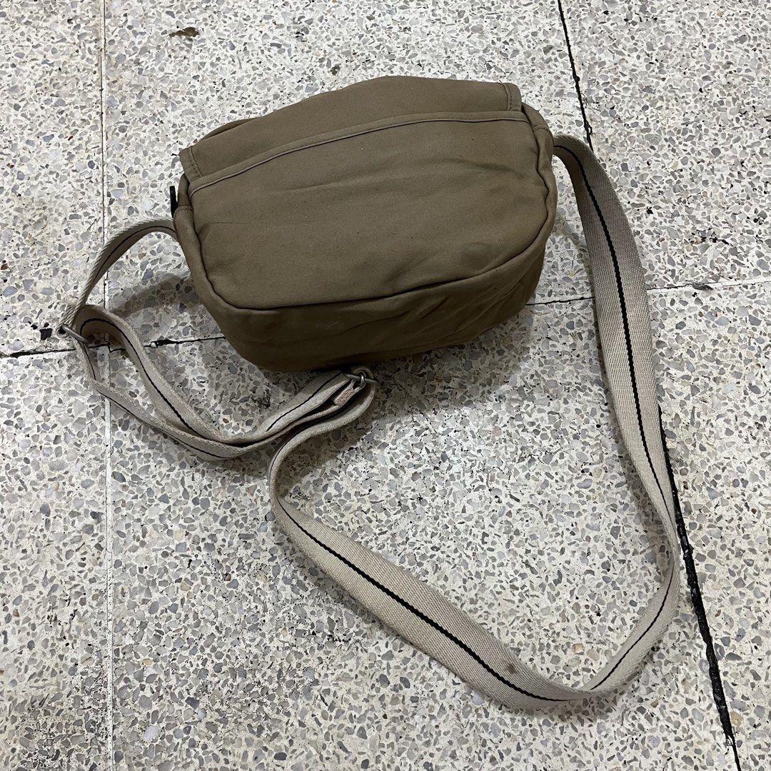 agnes japan bag (Category: Sling Bags) located in Marawi City. Submitted by fixation_05 (Listing ID 1464992281, Image 2). Description: vintage japan bag excellent condition no issues.