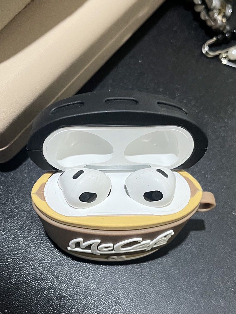 Airpods Gen 3 Dupe (Category: Earphones) located in Tacloban City. Submitted by closetclutters (Listing ID 1465135613, Image 2). Description: Not Original Apple Airpods. Dupe only. Still works well, lightly used only. Has pop-up feature. With free case and type-c charging cable. No box. No other inclusions. Rfs: Di na nagagamit kasi may other earphones na ko. Item sold as is. Haven’t tried mic quality since only used it a few times for listening 