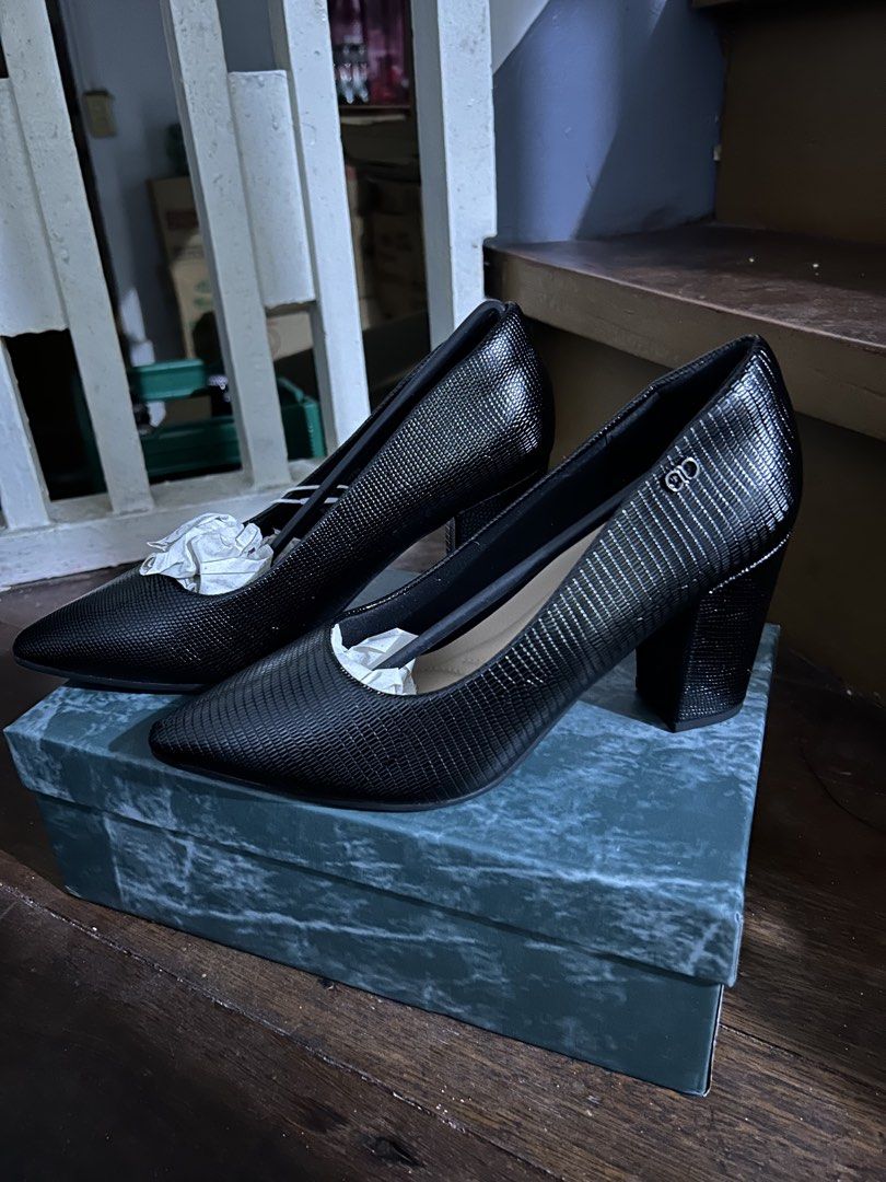 ALBERTO BLACK SHOES (Category: Heels) located in Manila. Submitted by blessy1020 (Listing ID 1465115525, Image 3). Description: brandnew size 9 on tag can fit to size 8. rfs. sizing runs small .