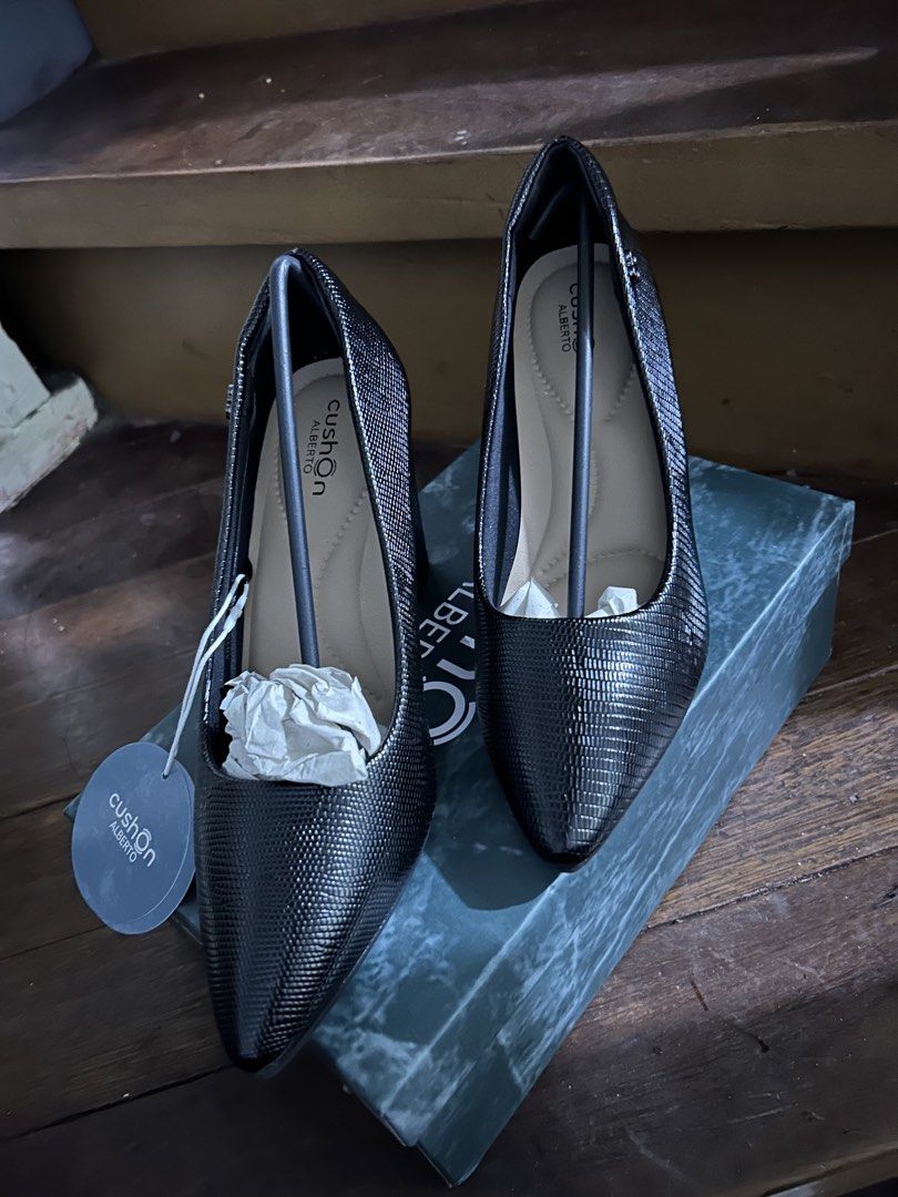 ALBERTO BLACK SHOES (Category: Heels) located in Manila. Submitted by blessy1020 (Listing ID 1465115525, Image 2). Description: brandnew size 9 on tag can fit to size 8. rfs. sizing runs small .