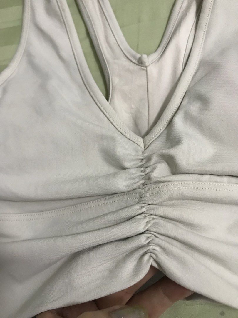 Alo Crunch Halter Top (Category: Activewear) located in Manila. Submitted by freshlemon58885 (Listing ID 1464991273, Image 2). Description: Fresh from bale box Need wash Padded Xs on tag.