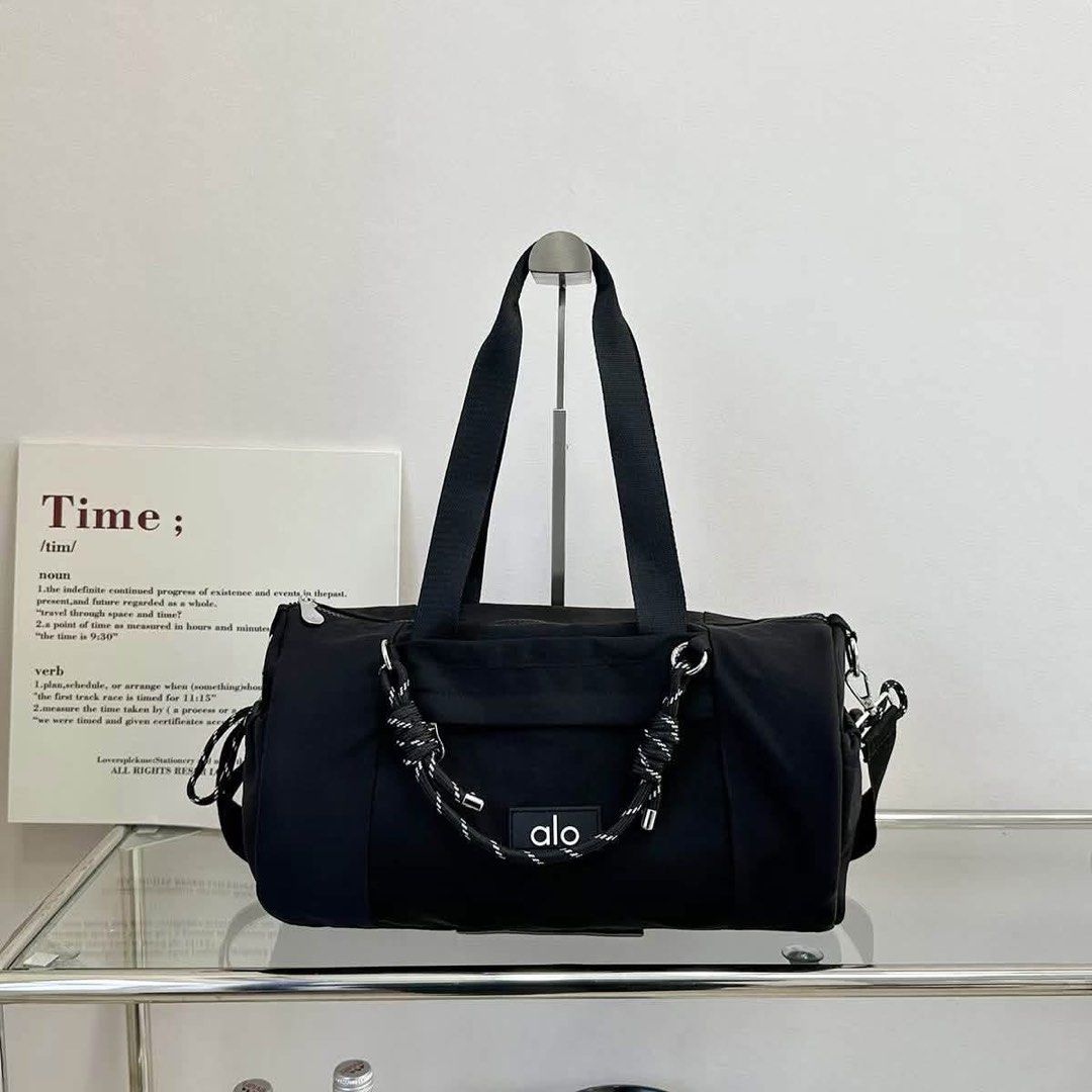Alo cylindrical gym bag (Category: Shoulder Bags) located in Manila. Submitted by chic.collectivemnl (Listing ID 1464989911, Image 2). Description: .