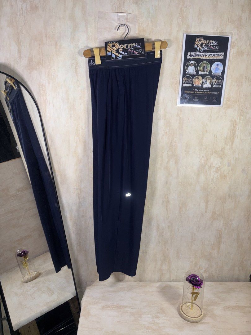 ALO YOGA SUIT UP TROUSER (Category: Other Bottoms) located in Cabuyao City. Submitted by pormanation-thrift-store (Listing ID 1465137375, Image 3). Description: ALO YOGA SUIT UP TROUSER Condition: LIKE NEW Color rate: 10/10 (PWEDE SA MASELAN) Size: MEDIUM Dimes: 26-30”Wx40.5”L Issue: NONE‼️ Price: 1800.