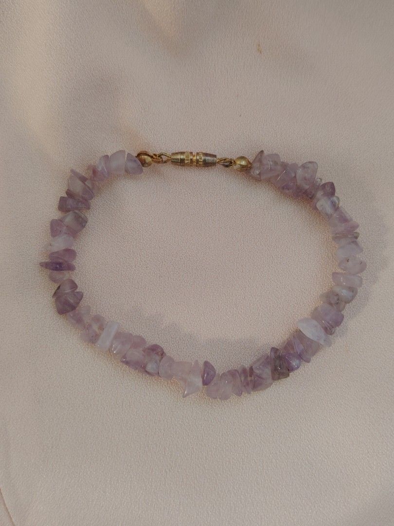 Amethyst Chip Bead Bracelet with Screw Clasp (Category: Bracelets) located in Baguio. Submitted by ezelmix94436 (Listing ID 1464975250, Image 1). Description: - Material: Genuine tumbled amethyst chip beads with natural stone variations - Closure: Gold-tone barrel screw clasp at the back - Fit: Lightweight and comfortable for daily wear - Style: Simple, elegant, and versatile purple beaded bracelet.