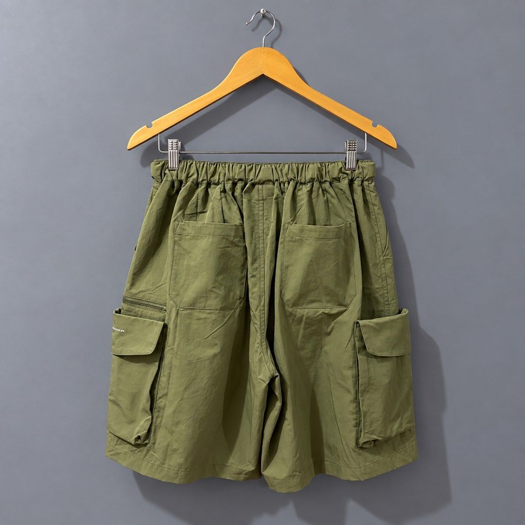 Amulet Multi Pocket Cargo Shorts (Category: Shorts) located in Makati City. Submitted by kendrickstuffs (Listing ID 1465057277, Image 2). Description: Amulet Multi Pocket Cargo Shorts Medium ontags 28'-38' waistline garterized w belt 20.5' length 8.5' inseam 14' leg opening No issue Verygood condition 950 only.
