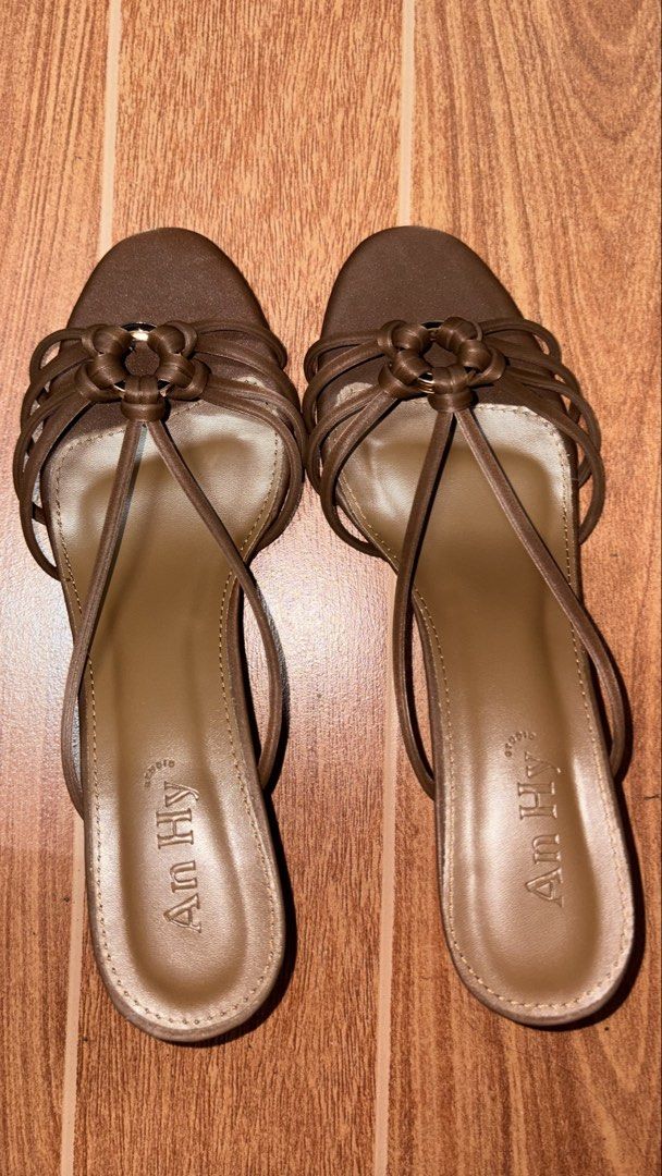 An Hy Studio Kitten-heeled Sandals (Brown) (Category: Heels) located in Quezon City. Submitted by sellerxbuyer (Listing ID 1465061596, Image 1). Description: Size 40 - 25cm (size chart) RFS: bought the wrong size again 😅😅 .