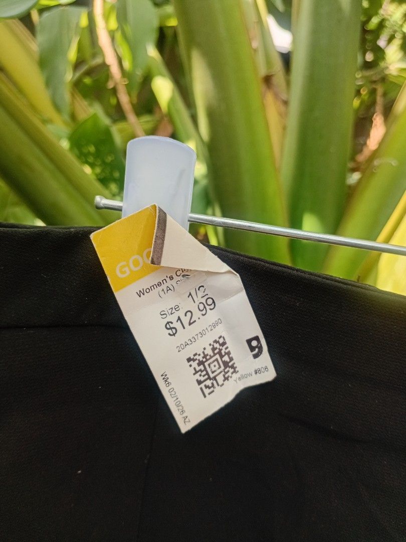 Ann Taylor Black Skirt (Category: Skirts) located in Makati City. Submitted by ellavee_you (Listing ID 1465036432, Image 3). Description: .
