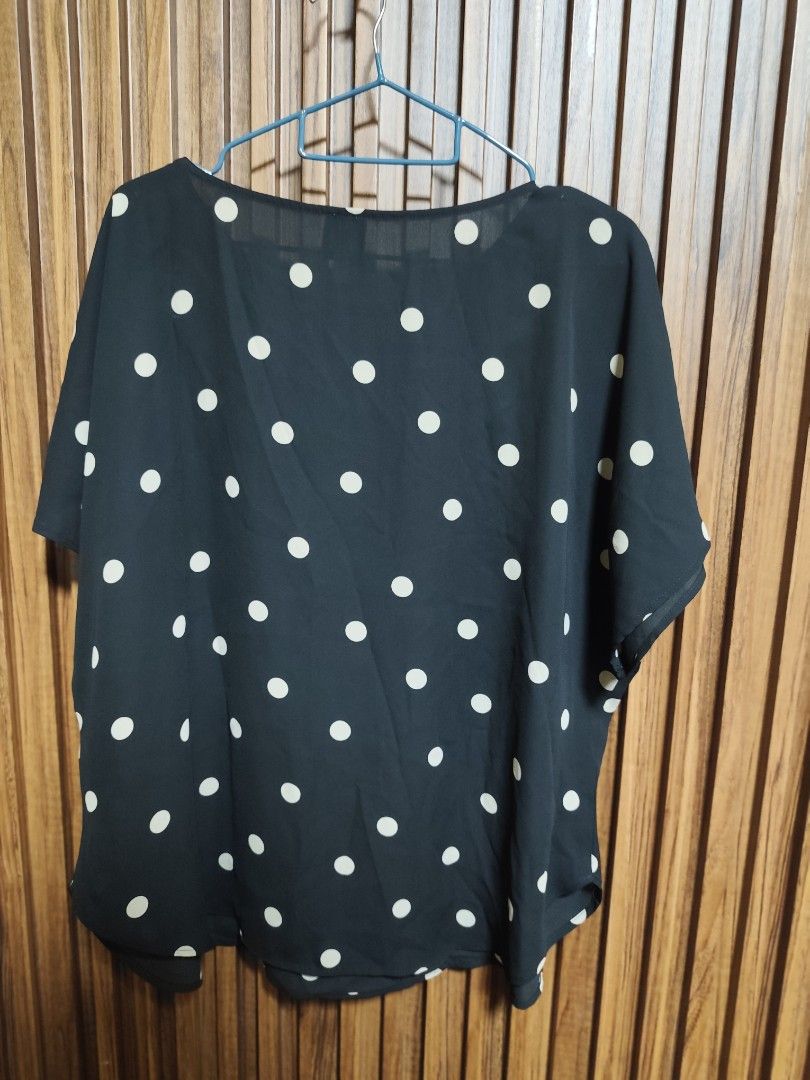 Anne klein Large Dot bateau neck short sleeve (Category: Blouses) located in General Mariano Alvarez. Submitted by plussize_republic (Listing ID 1465117533, Image 2). Description: brand new without hangtag.
