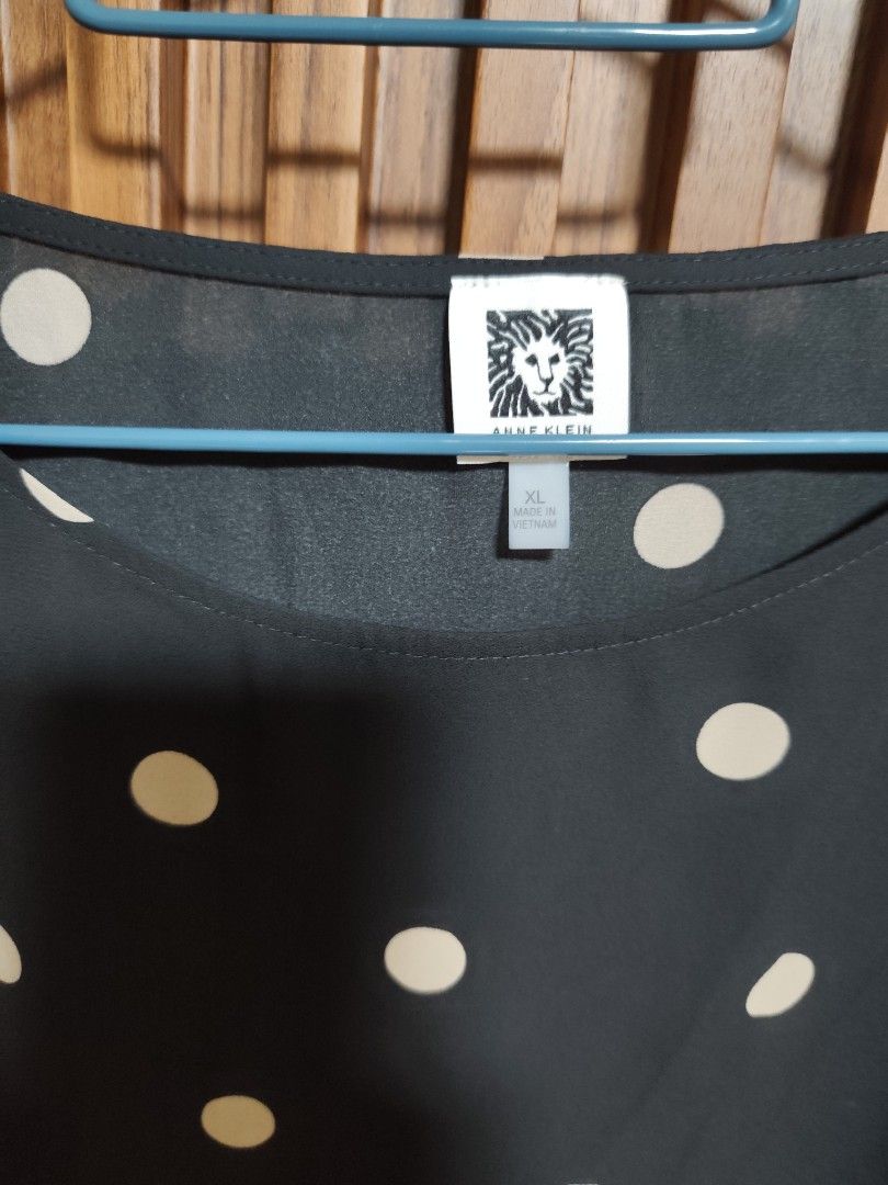 Anne klein Large Dot bateau neck short sleeve (Category: Blouses) located in General Mariano Alvarez. Submitted by plussize_republic (Listing ID 1465117533, Image 3). Description: brand new without hangtag.