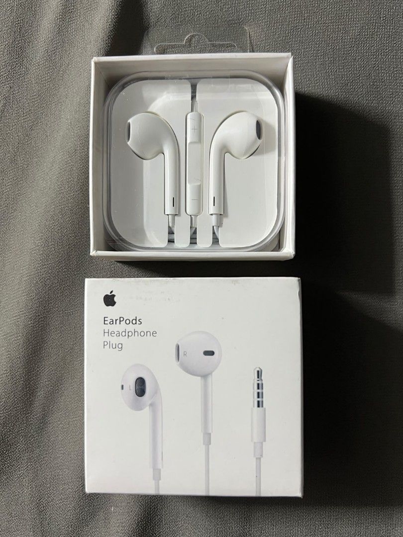 Apple EarPods Headphone Plug 3.5mm (Category: Earphones) located in Manila. Submitted by itsashy (Listing ID 1465112519, Image 1). Description: .