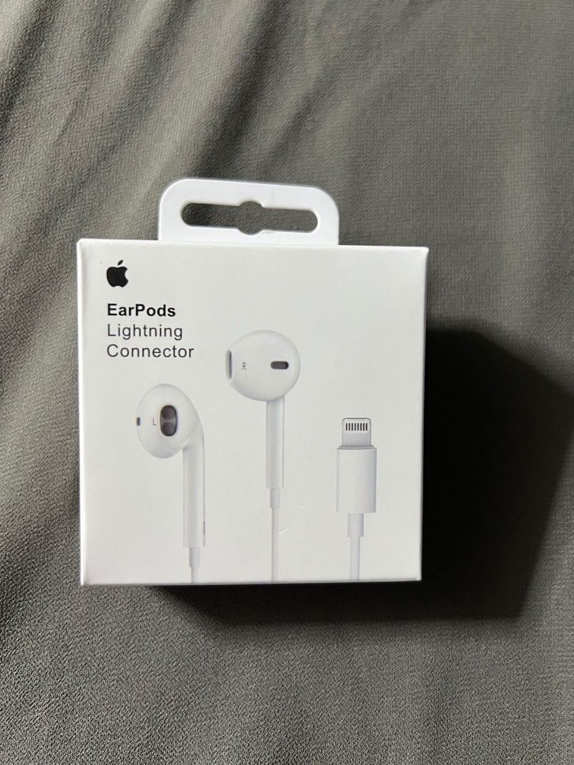 Apple EarPods with Lightning Connector (Category: Earphones) located in Manila. Submitted by itsashy (Listing ID 1465111174, Image 1). Description: MEET UP LALAMOVE J&T.