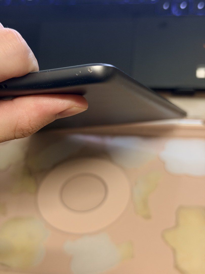 Apple iPad 9 64g （分類：平板電腦 - iPad）位於 Hong Kong。 由 miao.y 提交（商品編號 1465073591，圖片 2）。簡介： 自用Apple iPad9 64GB，換iPad Air所以出讓。邊角有輕微磕碰（詳見圖片），2022年12月30日購入，序列號官網可查。贈送保護殼、原裝充電線、電容筆。螢幕顯示正常，所有功能完好無故障。僅香港、深圳地區自提，不郵寄。iPad一經售出，不退不換！「所有外觀瑕疵已全部標註，實物如圖，自提當面驗機，確認無誤再交易」，作為額外保障。。