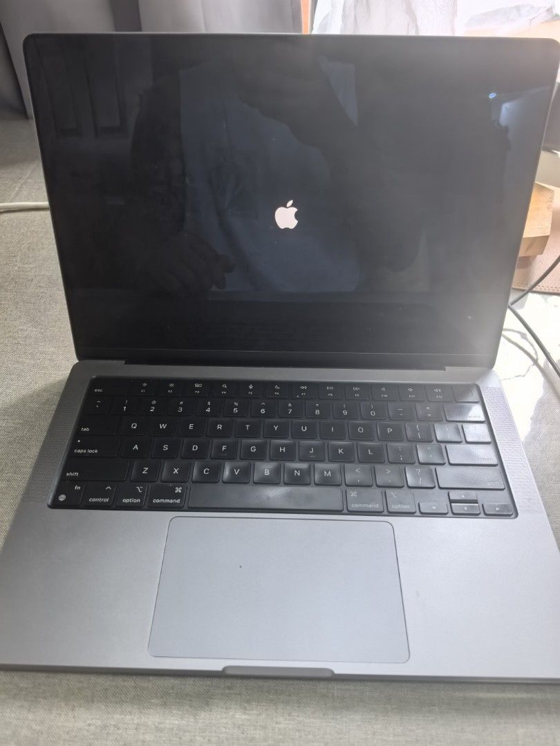 Apple MacBook Pro M1 14 inch 2021 (Category: Laptops & Notebooks) located in Makati City. Submitted by zozobear (Listing ID 1465032972, Image 3). Description: - Model: Apple MacBook Pro A2442 - 16gb/512 storage 90℅ BH - 6++ cycle count 100℅ working condition UNIT ONLY!! .