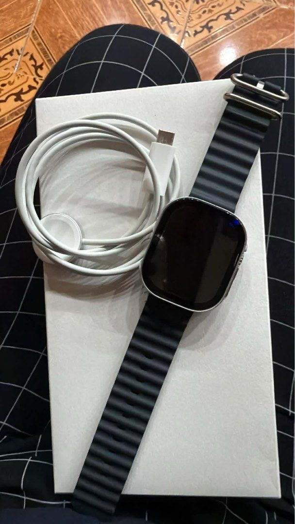 APPLE WATCH GEN 2 (Category: Wearables & Smart Watches) located in Manila. Submitted by risoh (Listing ID 1465128442, Image 1). Description: 90% batt, lightly used dm for offers .