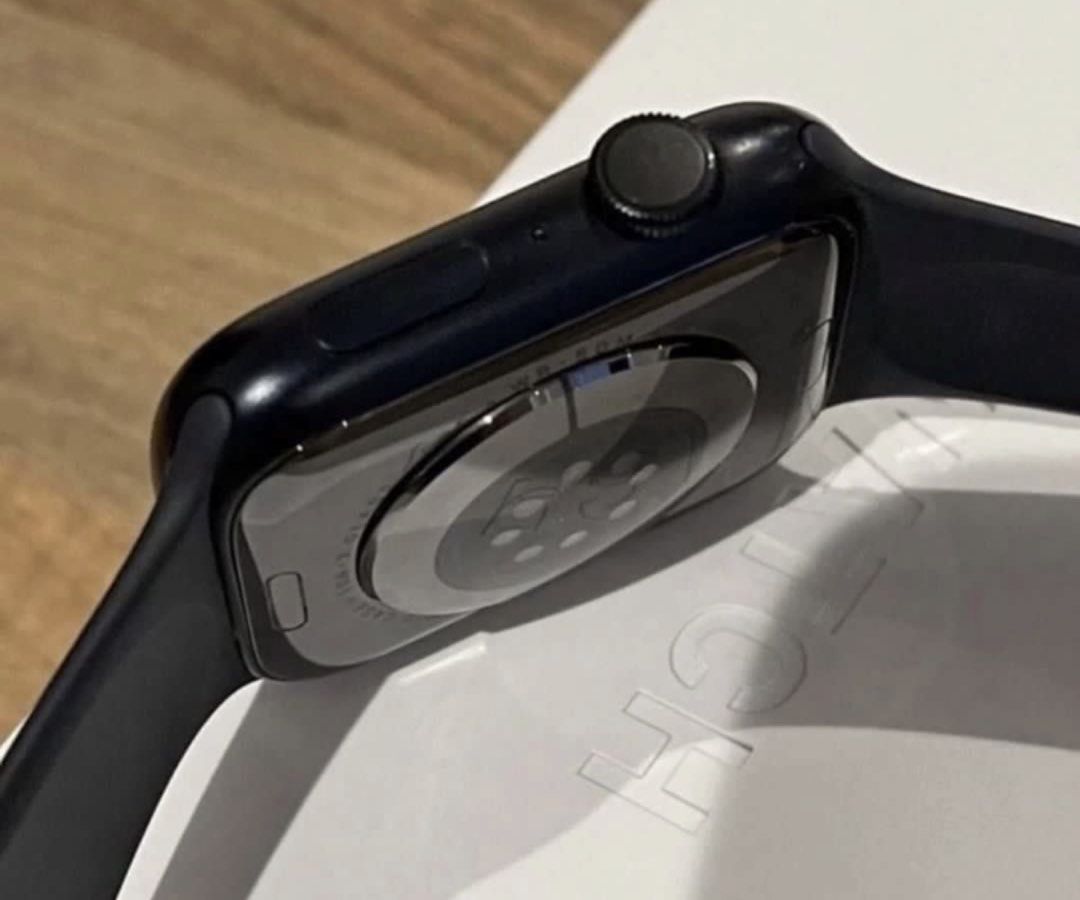 Apple watch series 7 41mm (Category: Wearables & Smart Watches) located in Pasay City. Submitted by taptooload (Listing ID 1465036303, Image 3). Description: Apple watch series 7 41mm In great condition complete set Bought in power mac.