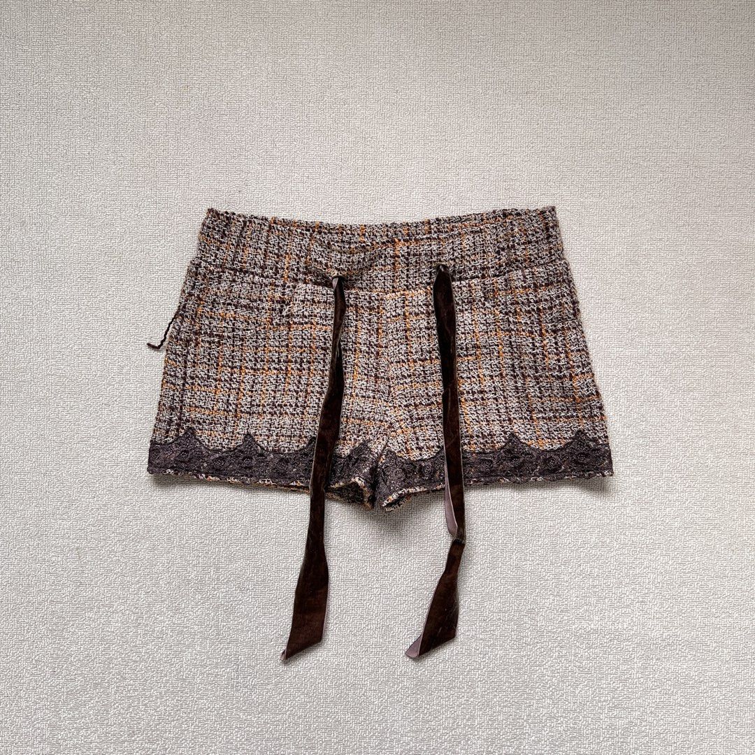 argimony brown tweed shorts (Category: Shorts) located in Limay. Submitted by budolfindsrawrawr (Listing ID 1465076129, Image 1). Description: argimony brown tweed shorts - w31/32 h18.5 l11.5 - in excellent condition .