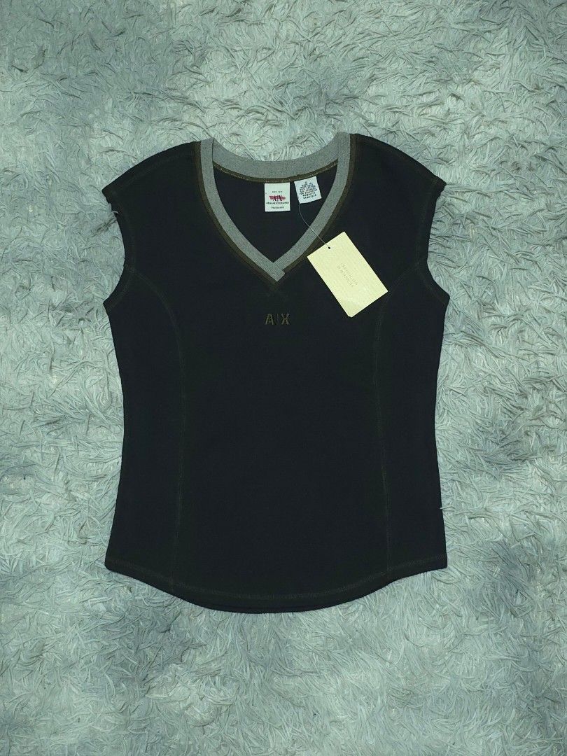 Armani Exchange (Category: Sleeveless) located in Abulug. Submitted by humanwhosellthings (Listing ID 1464971766, Image 1). Description: ARMANI EXCHANGE Womens Top ✅️Size: Small ✅️Dimes: 15-18W x 20L ✅Condition: Brand New ✅Issue: None ✅Color Rate: 10/10.