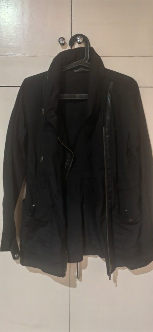 Armani Exchange Black Jacket Size M (Category: Coats, Jackets and Outerwear) located in Basista. Submitted by hupomeno (Listing ID 1464969377, Image 3). Description: - Brand: Armani Exchange - Color: Black - Size: Medium - Full front zipper and high collar neck design - Roomy front utility pockets - Internal drawstring waist for adjustable fit - Back storm flap detail With hoodie/water resistant/lightweight - Clean interior lining with visible br