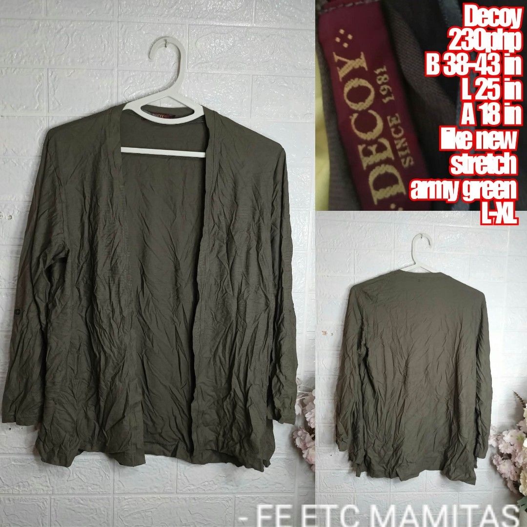 Army green cardigan blazer ML (Category: Coats, Jackets and Outerwear) located in Santa Maria. Submitted by usbrands1987 (Listing ID 1465126205, Image 1). Description: .